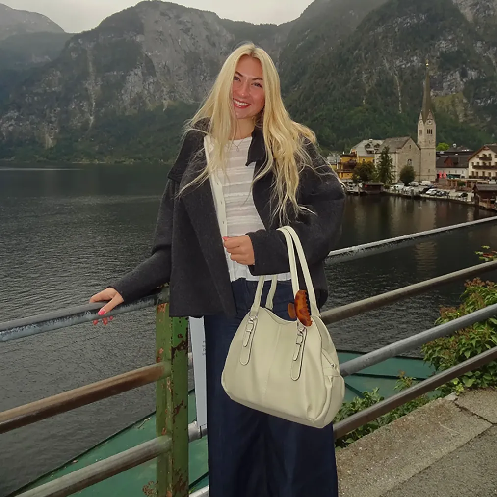 A picture of Lanie Breiten, a Social Media Content Creator