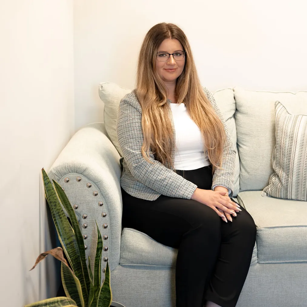 Picture of Alissa Paulison a licensed art therapist